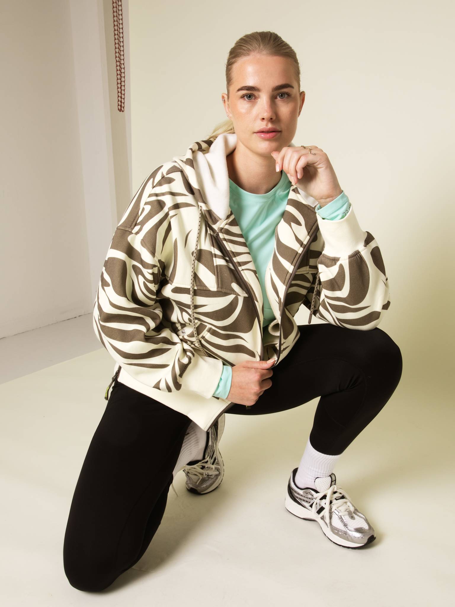 Roam sweatshirt zip hooded jacket - Zebra Hazel