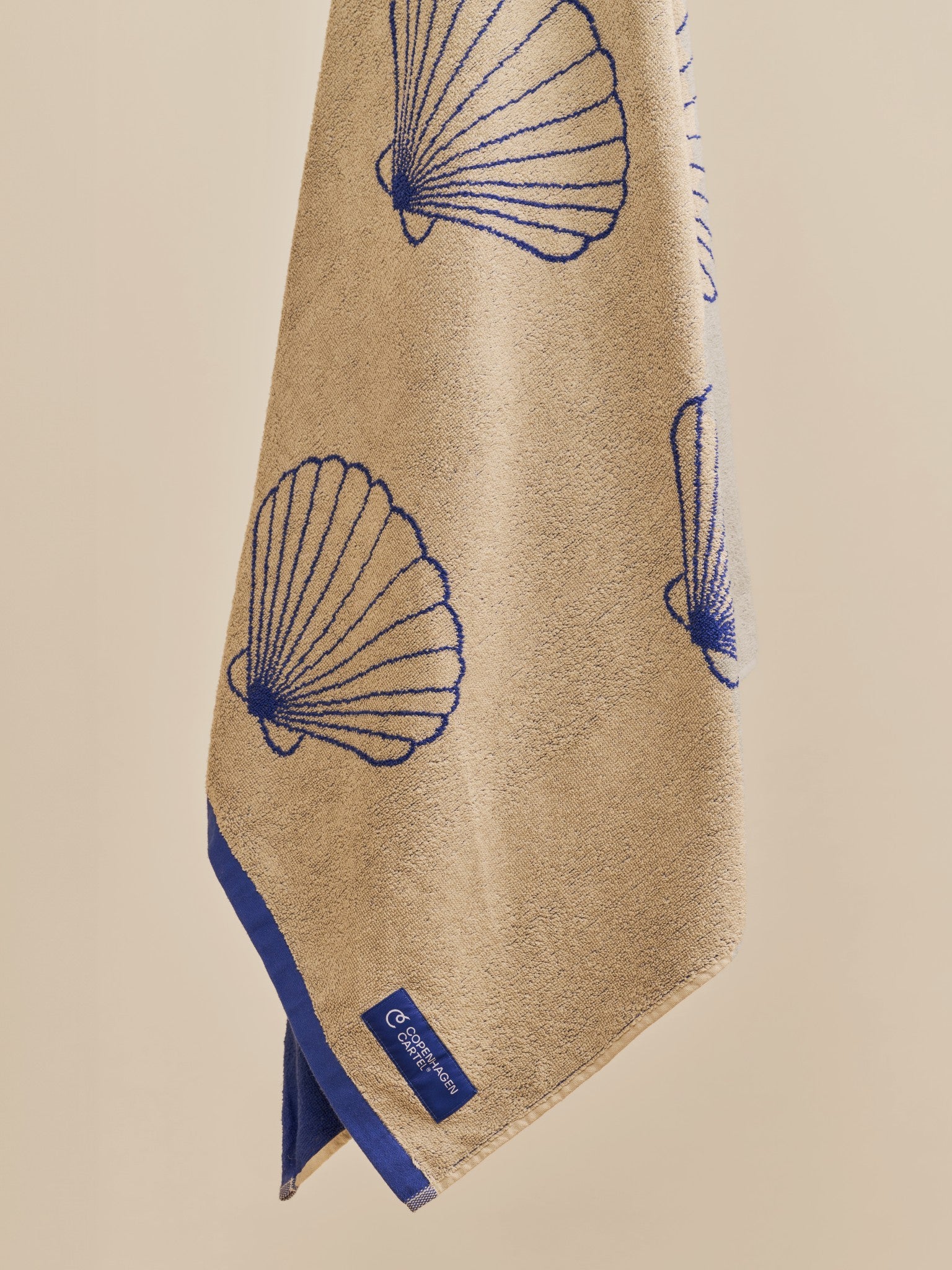 Shell strandhåndklæde - Sand/Cartel Blue