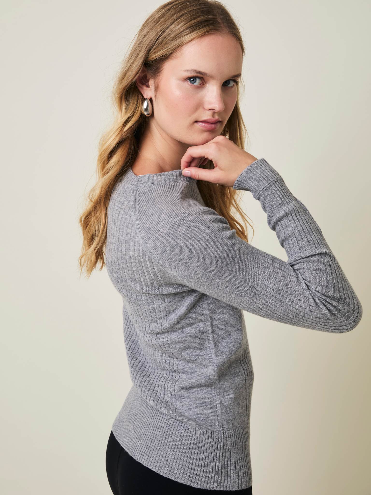 Aveline strik med rund hals - Grey Melange