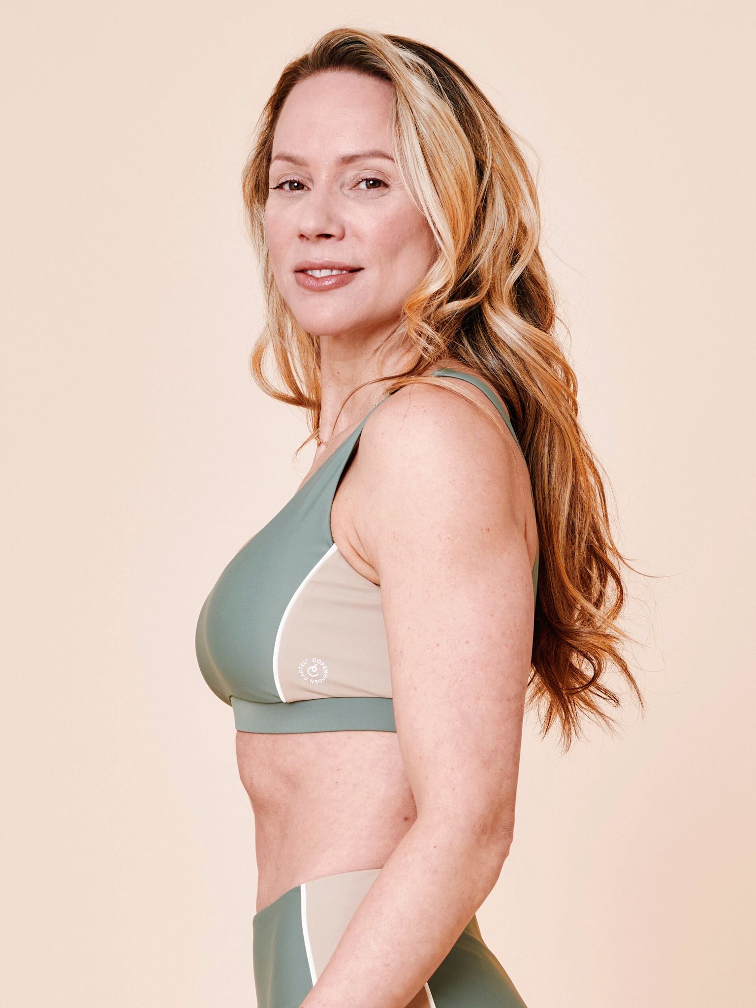 Agung Colorblock sporty bikini top - Army/Sand
