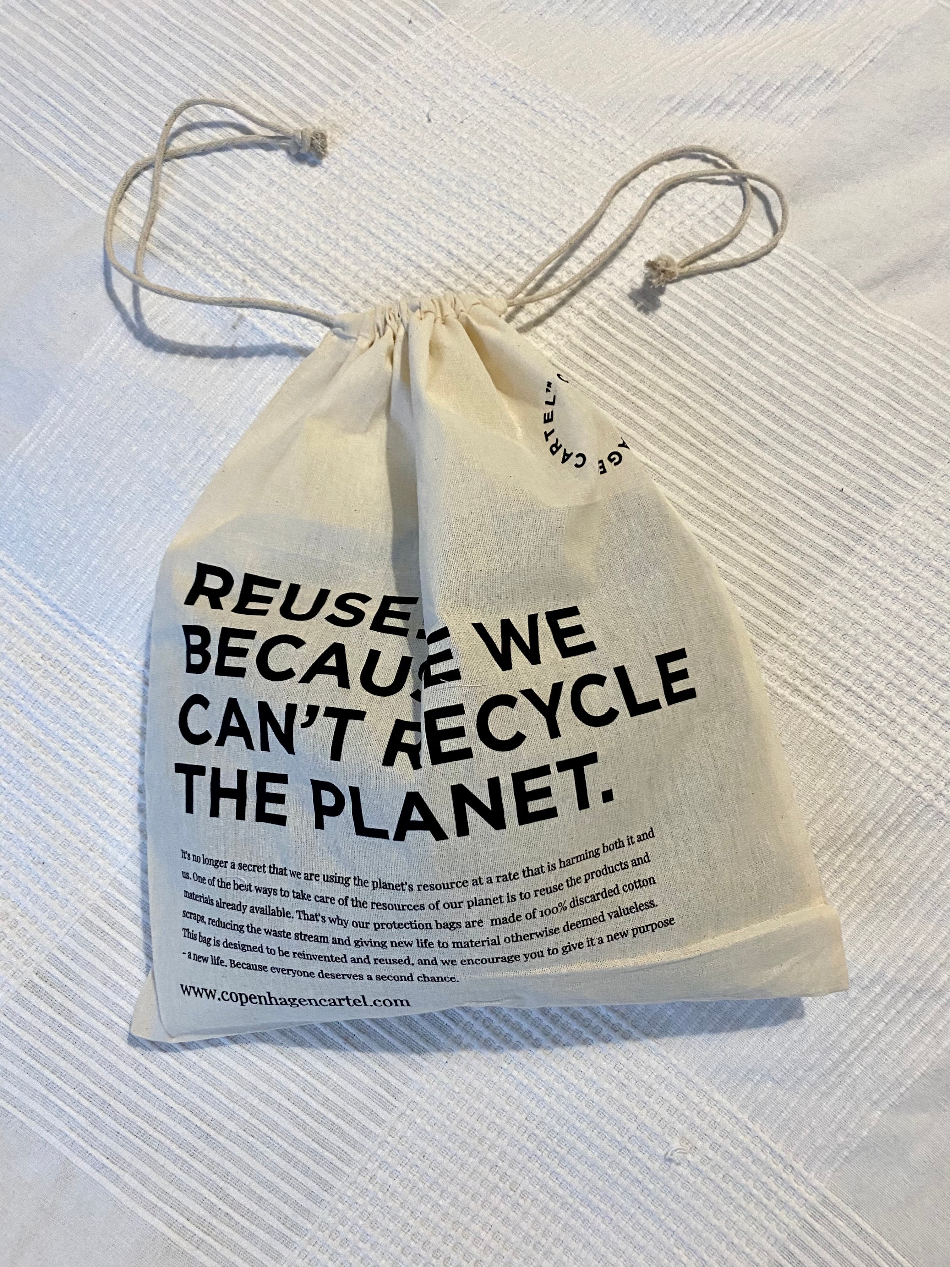 Zero Waste multi bag - beige af Copenhagen Cartel. Bæredygtig badetøj og sportstøj.