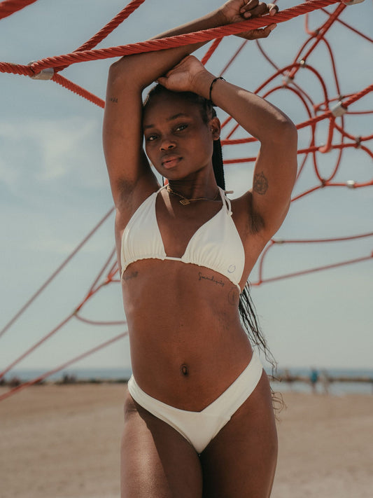 Bikini toppe kvinder lavet med genanvendte materialer